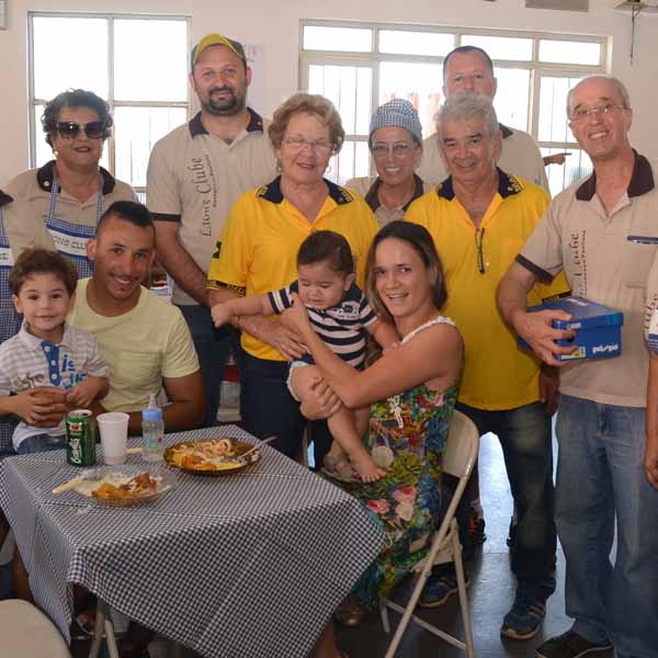 Almoço à Mineira leva dezenas de pessoas ao Lions Clube