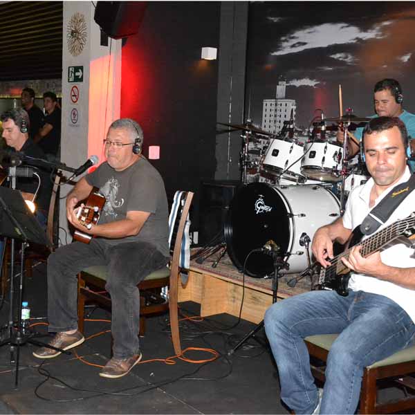 Banda Farol se apresenta do Feijó Bar Premiun