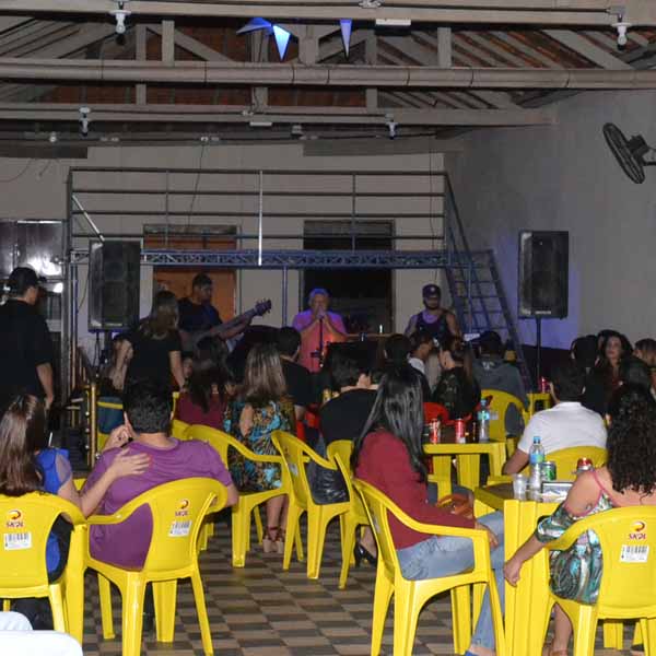 Cidão e os Comparsas se apresentam no Al Qaeda Night Bar