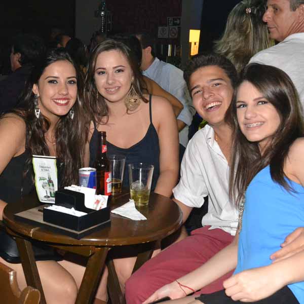 Banda Os Caravéio Rock Cover se apresenta no Feijó Bar Premiun