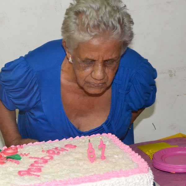 Dona Messias completa 87 anos e festeja - Parte 1