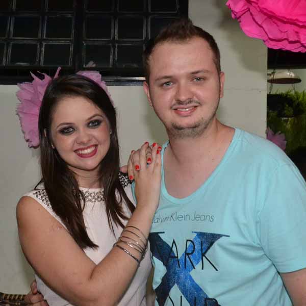 Júlia Móvio celebra a chegada dos seus 18 anos