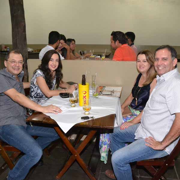 Gente bonita marca presença na Dom Pepe Pizzaria