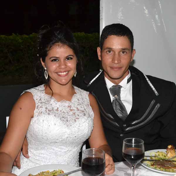 Ana Carolina e Adailton celebram a união
