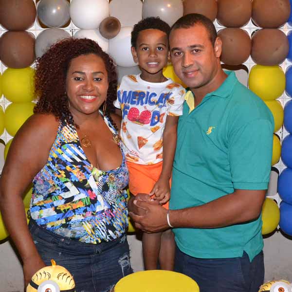 Nícolas Souza apaga 5 velinhas