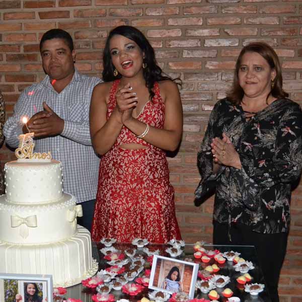 Geovanna Almeida completa 15 anos