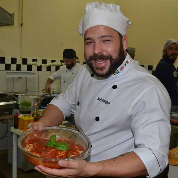Gregory Burguer realiza Rodízio de Massas