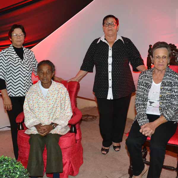 Jantar Dançante é realizado no CCI em comemoração ao Dia das Mães