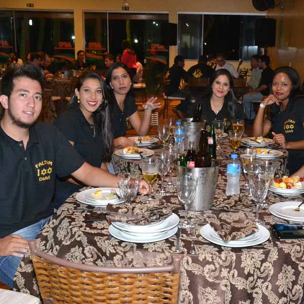 A 100 dias da formatura, turma de agronomia participa de degustação