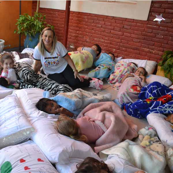 Alunos do Lápis de Cor homenageiam suas mães