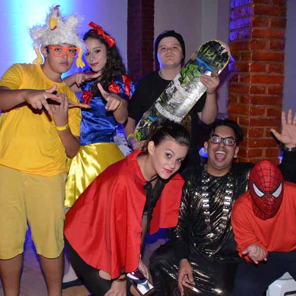 3ª Festa à Fantasia da escola Mr English foi pra lá de badalada