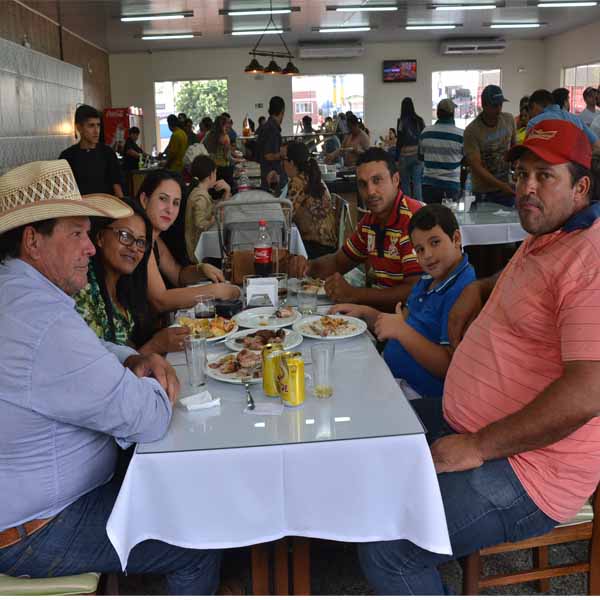 Mães comemoram o seu dia no Restaurante Brumado