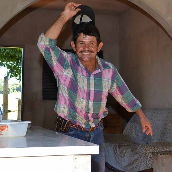 Amigos se reúnem para prestigiar churrasco