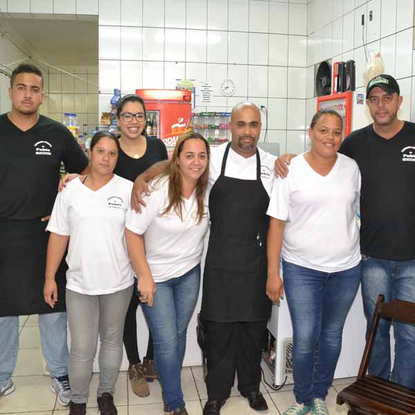 Jakeline Canevari anima a galera da Lanchonete & Choperia do Fábio