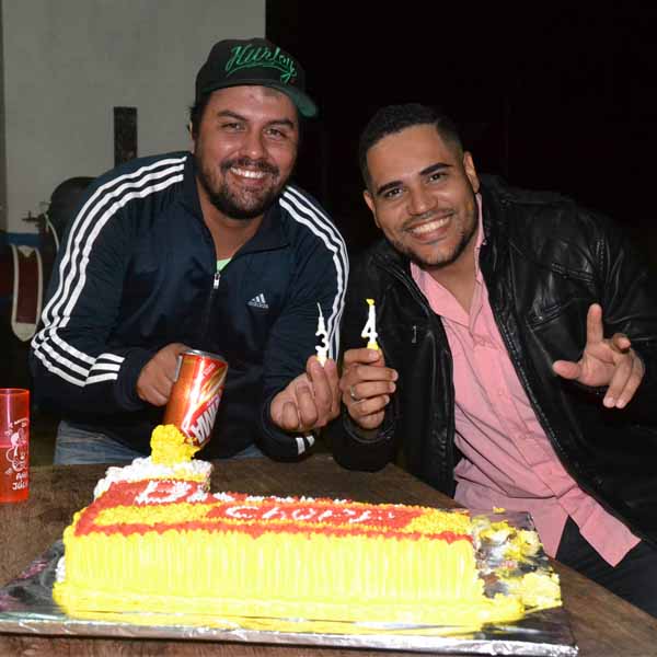 Douglas e Willian comemoraram 34 anos com festa