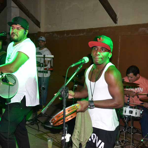Pagode do Ovídeo animou a chácara do Éder na véspera de feriado