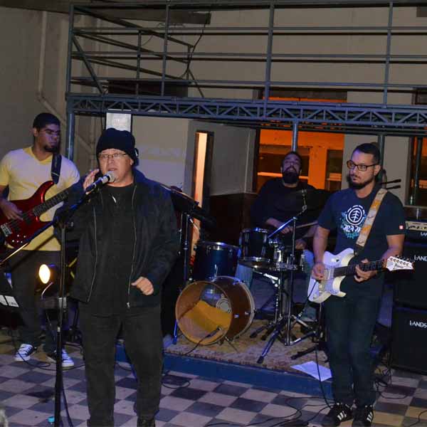 AL Qaeda Night Bar apresenta 'Cidão e a Legião'