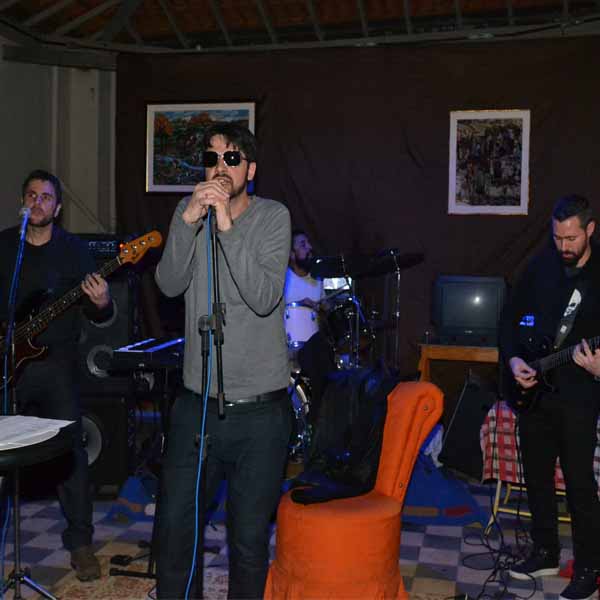 Damnllow se apresenta na Al-Qaeda Night Bar