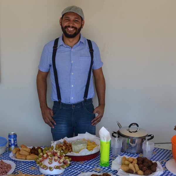 Fábio Henrique reúne amigos e familiares em festa de aniversário