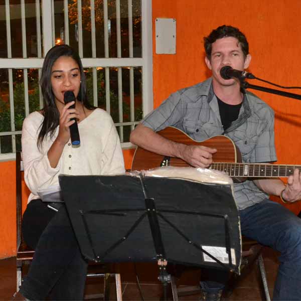 Cris Portes e Thaís Oliveira animam a Dom Pepe