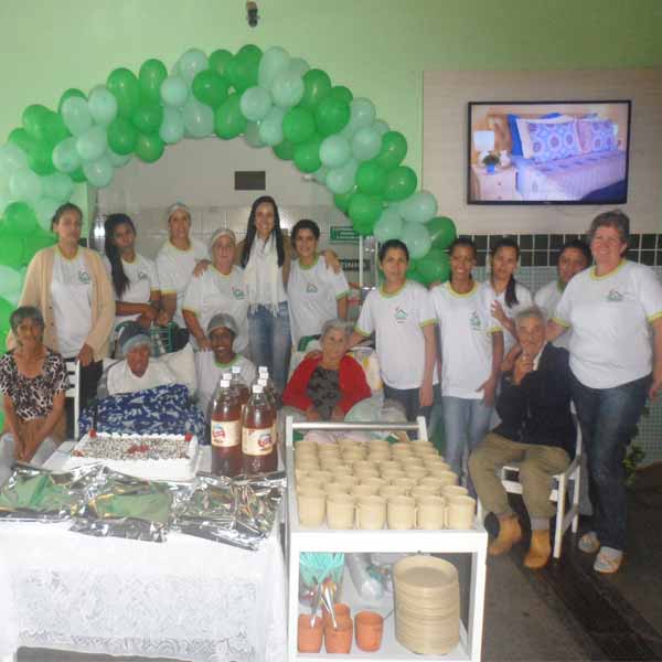 Comemoração dos aniversáriantes do mês de Maio dos moradores do Lar dos Idosos.