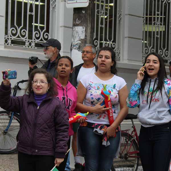 Cliques feitos durante o trajeto do revezamento da Tocha Olímpica - P3