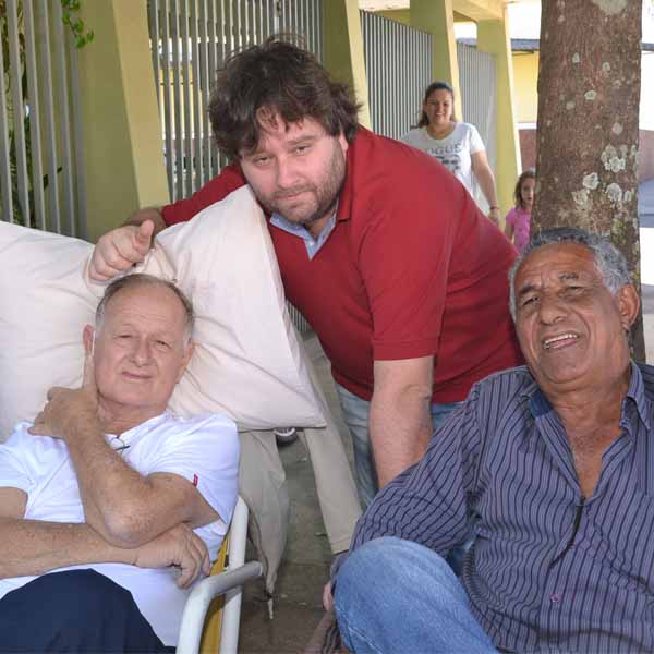 Carlos Azoia reúne amigos e familiares em comemoração