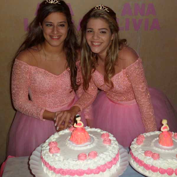Irmãs Ana Lívia e Ana Laura celebram seus 15 anos