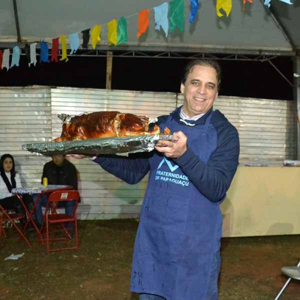 Arraiá Casa Lar reúne dezenas pessoas
