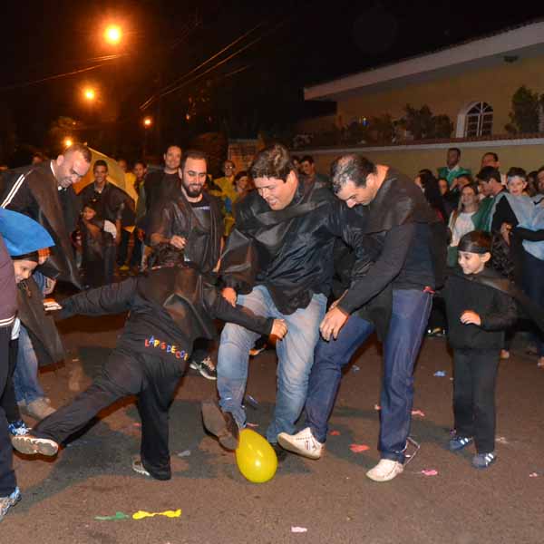 Pais dos alunos do Lápis de Cor recebem homenagem