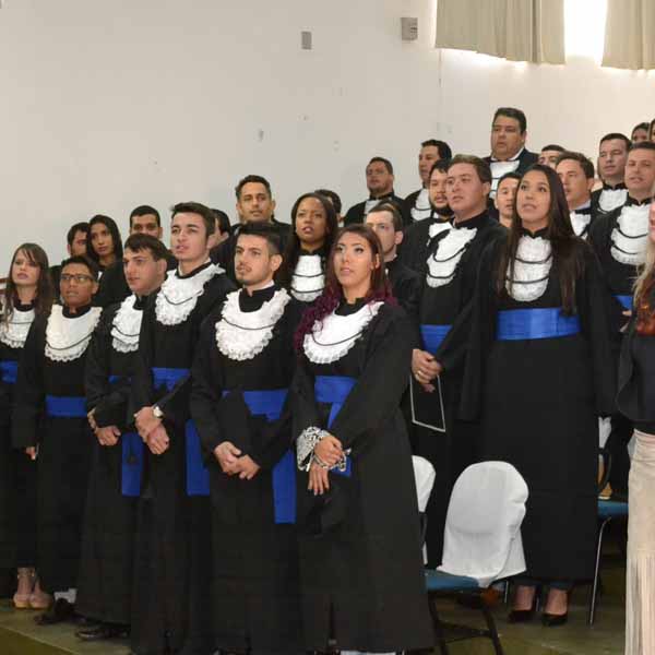 Alunos de Agronomia e Administração da Faculdades Gammon colam grau - P1