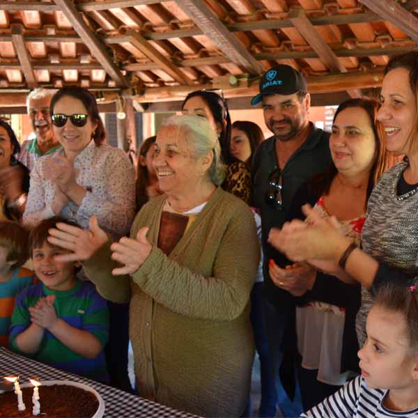 Maria Luiza Leme comemora 75 anos de idade com festa