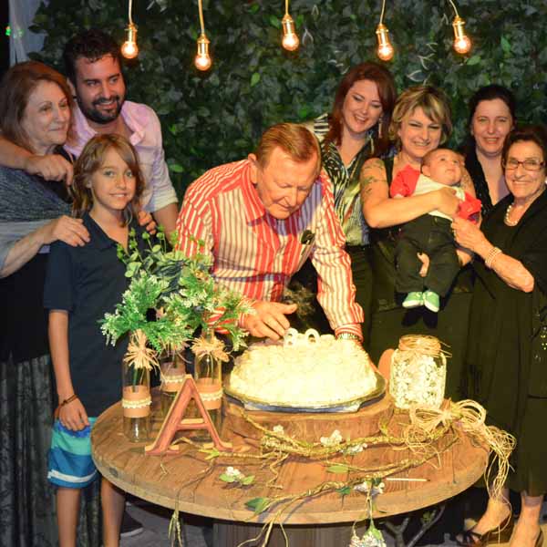 Aldegar Fiori comemora seus 80 anos em grande estilo