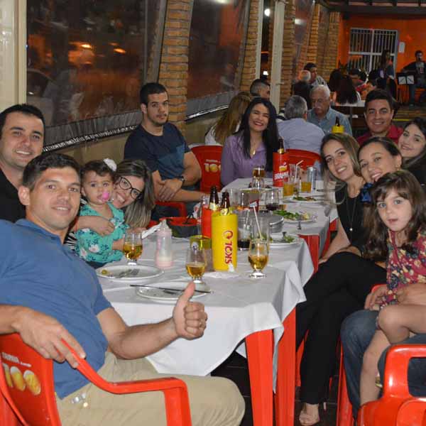 Cris Portes e Taís Oliveira animam a noite de sábado na Dom Pepe
