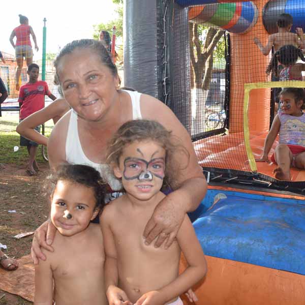 Crianças celebram o seu dia com festa na Praça Paschoal Mateus