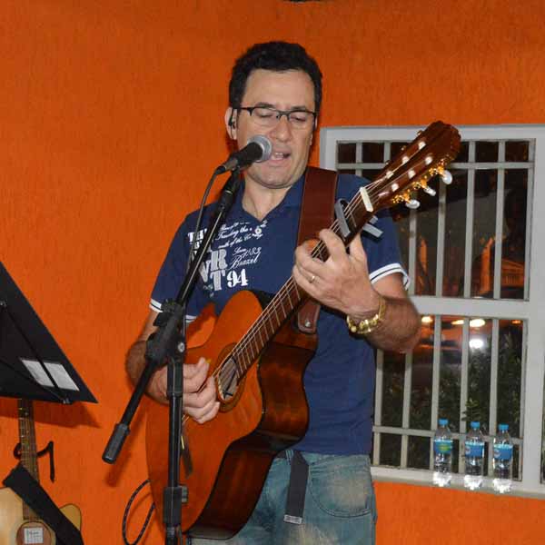 Dom Pepe oferece música ao vivo neste sábado