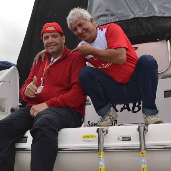 Paraguaçuenses passam algumas horas pela Marina Atlântica.