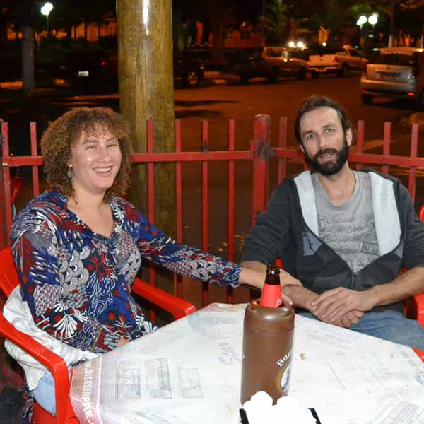 Jakeline Canevari anima noite da Lanchonete Super Star