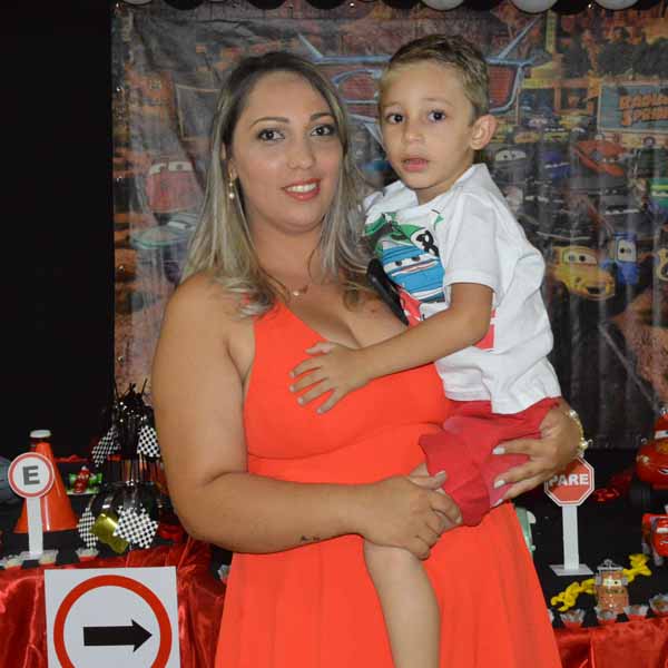 Enzo apaga 4 velinhas neste sábado