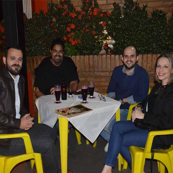 Dom Pepe Pizzaria recebe Rodrigo Panda Voz & Violão
