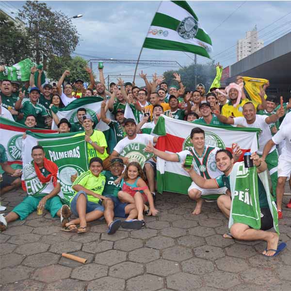 Paraguaçuenses saem às ruas para comemorar a vitória do Palmeiras