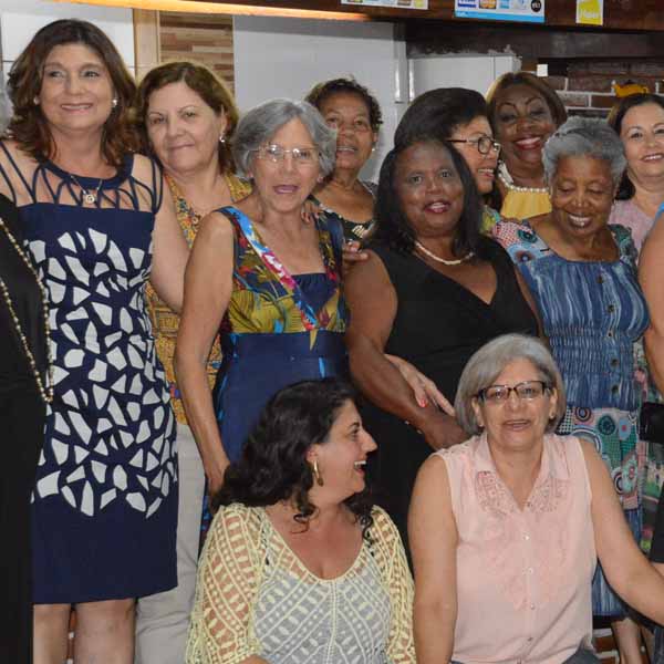 Escola Maria Ângela realiza confraternização