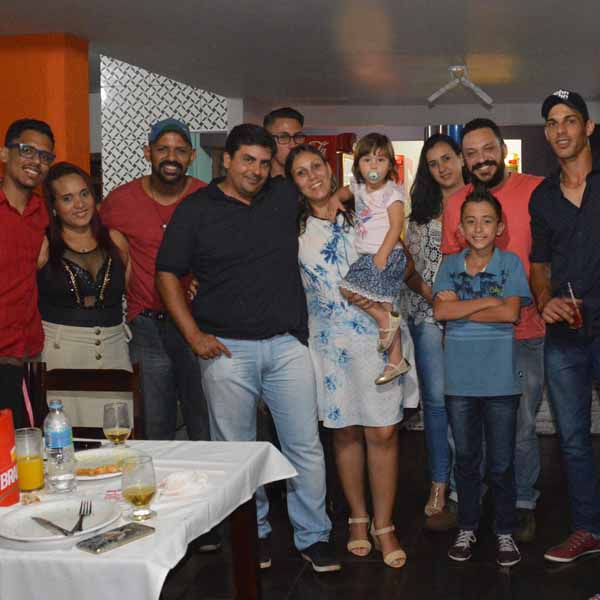 Equipe da empresa Paraguaçu Auto Center participa de confraternização