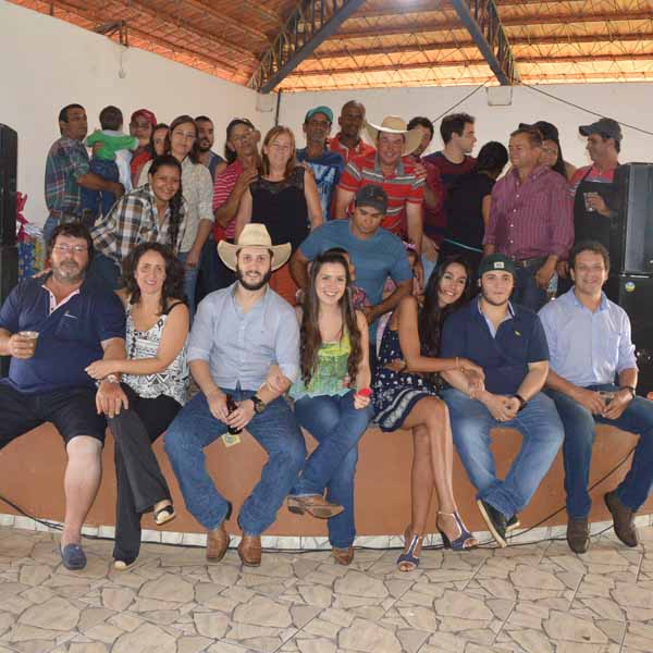 Fazendas Vanderlei Vasques e Filhos realizam confraternização em Lutécia