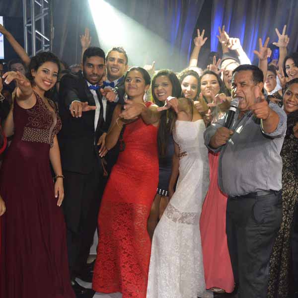 Alunos da Etec se formam e comemoram com festa no PTC