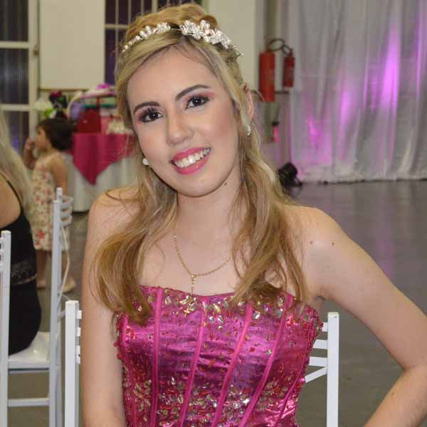 Ana Clara Bernardo celebra a chegada dos seus 15 anos