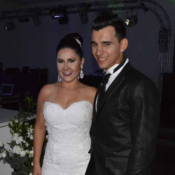 Marcela e Pedro celebram união com festa no Rotary Club