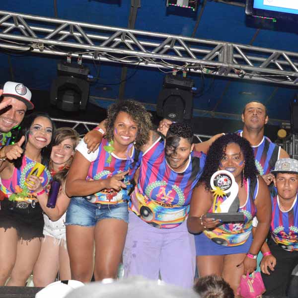 Baile do Hawaii do Os Canalhas Open é sucesso