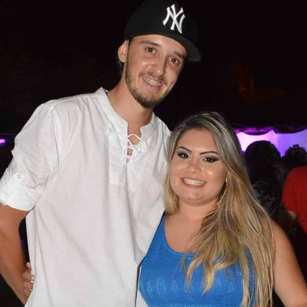 Natália Munhoz e Fabiano Serrano ficam noivos