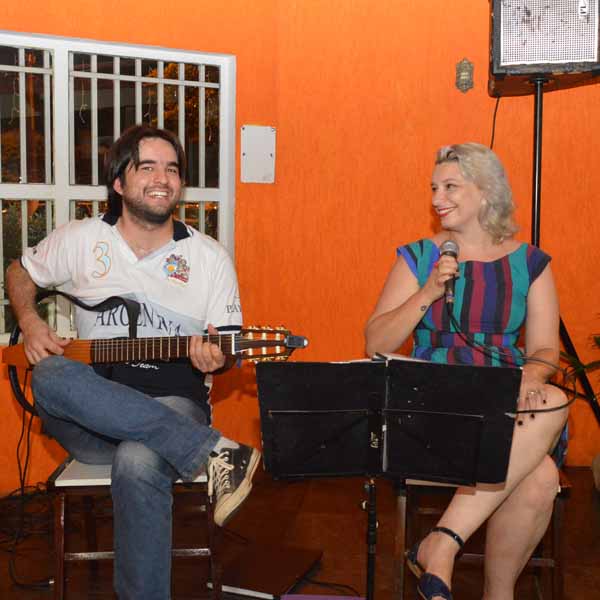 Tiago Abreu & Dani Depizol animam a última sexta-feira do ano na Dom Pepe